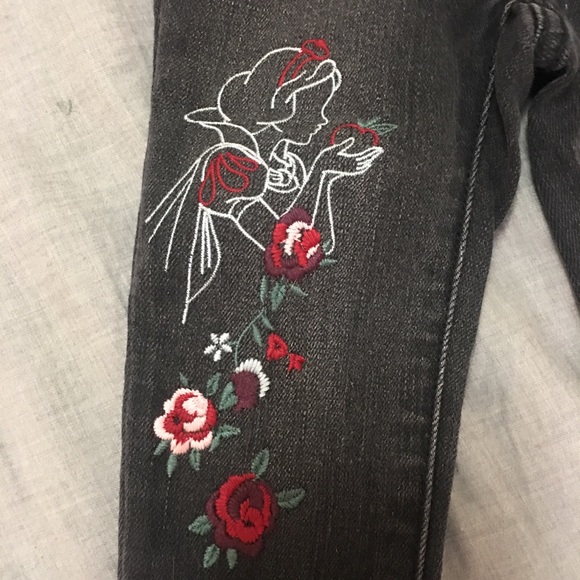 Baby Gap Snow White jeans - Picture 2 of 3